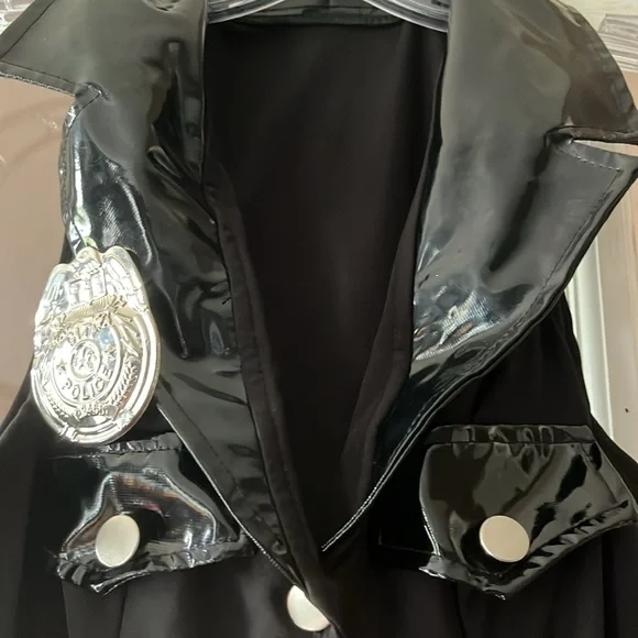 Halloween Police outfit- Free fishnets - Picture 3 of 5